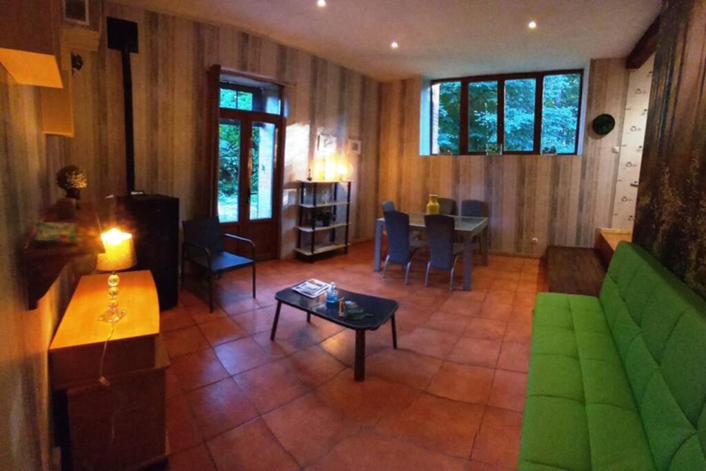 Suite Dans Le Jardin Du Chateau Agonges 外观 照片