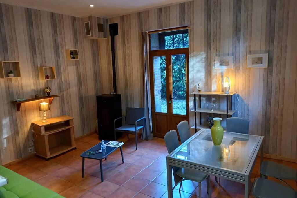 Suite Dans Le Jardin Du Chateau Agonges 外观 照片
